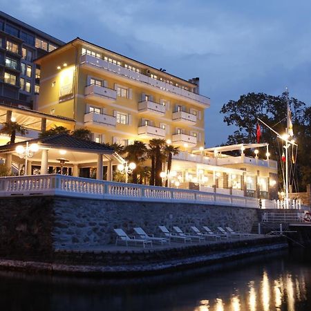 Holiday Hotel YACHTSPORT RESORT Brissago Exterior foto